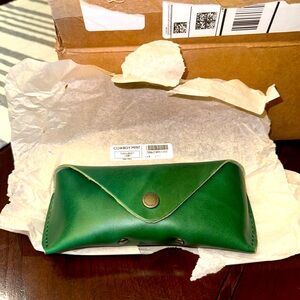 Portland Leather Glass Case